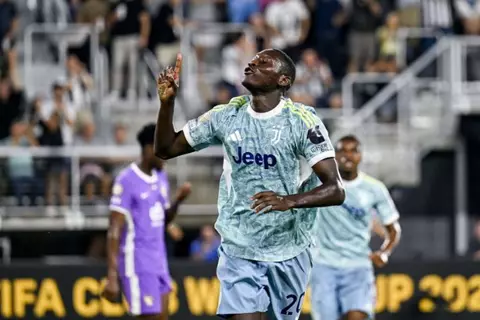 ليكيب: تشيلسي ومانشستر يونايتد يدخلان سباق صفقة كولو مواني